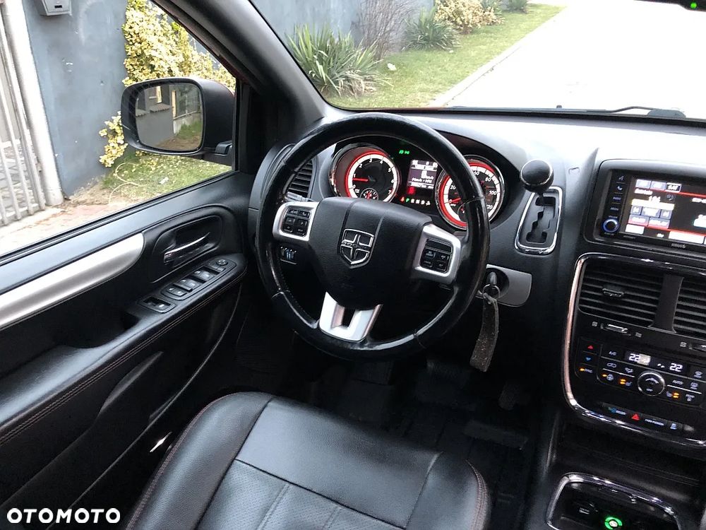 Dodge Grand Caravan 3.6 R/T - 25