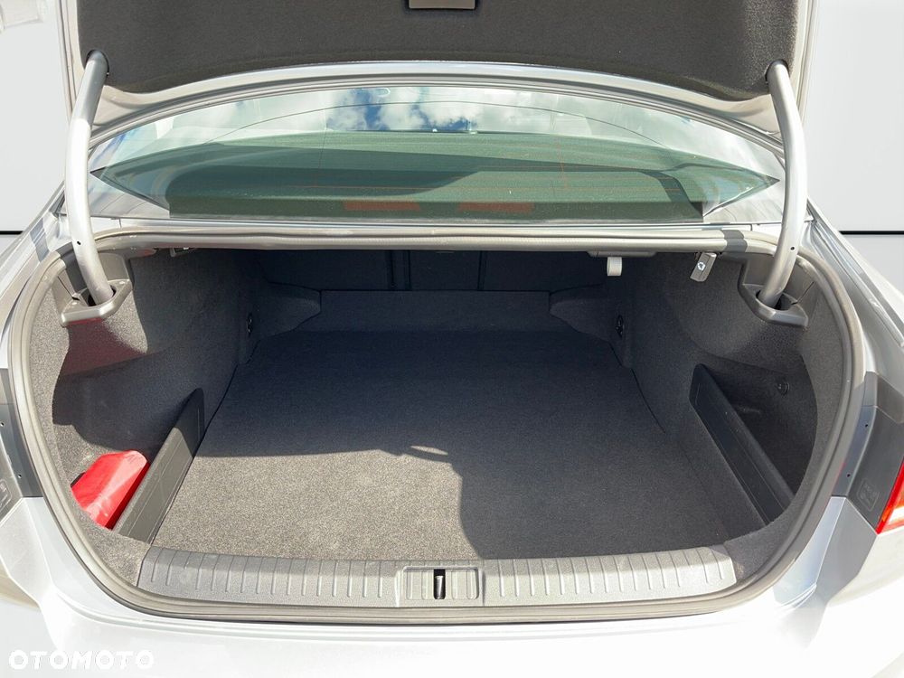 Volkswagen Passat - 17