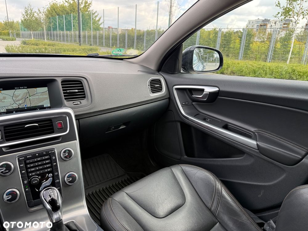 Volvo V60 Cross Country - 17
