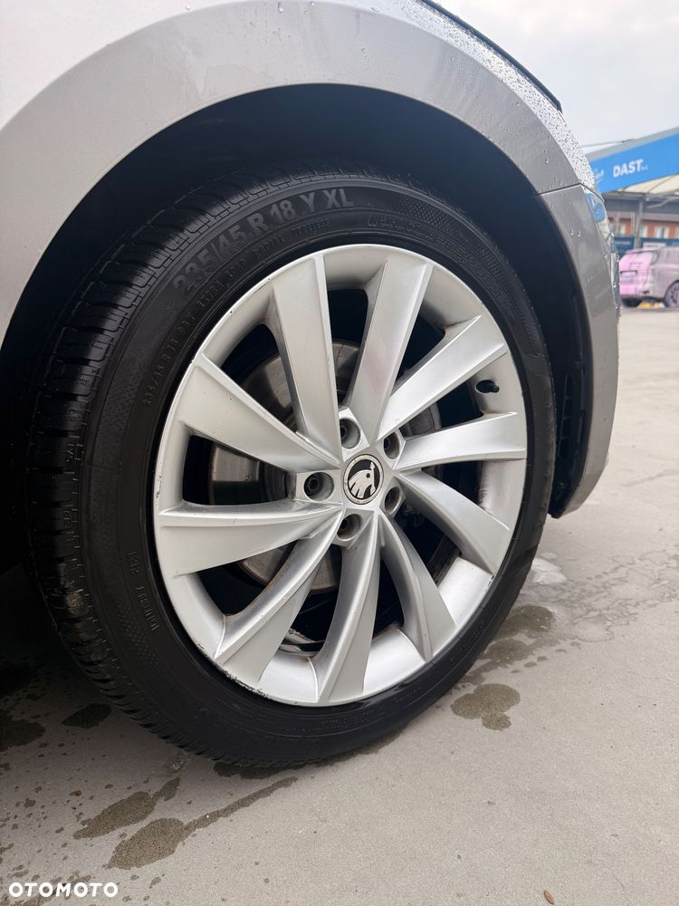 Skoda Superb 2.0 TDI Ambition DSG - 12