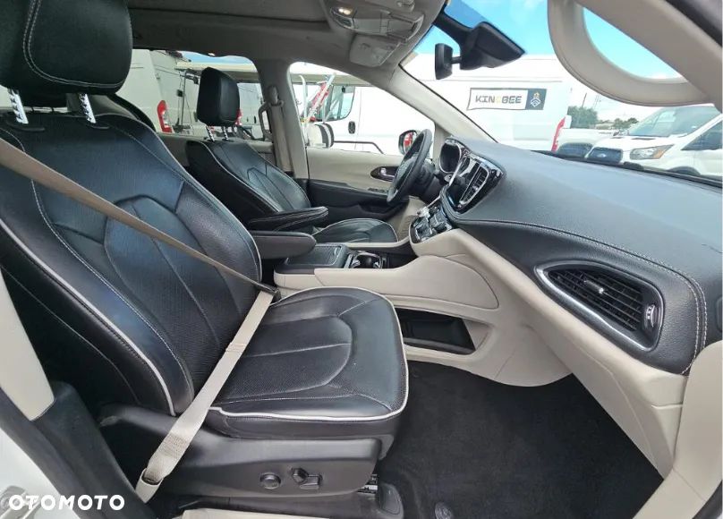 Chrysler Pacifica - 10