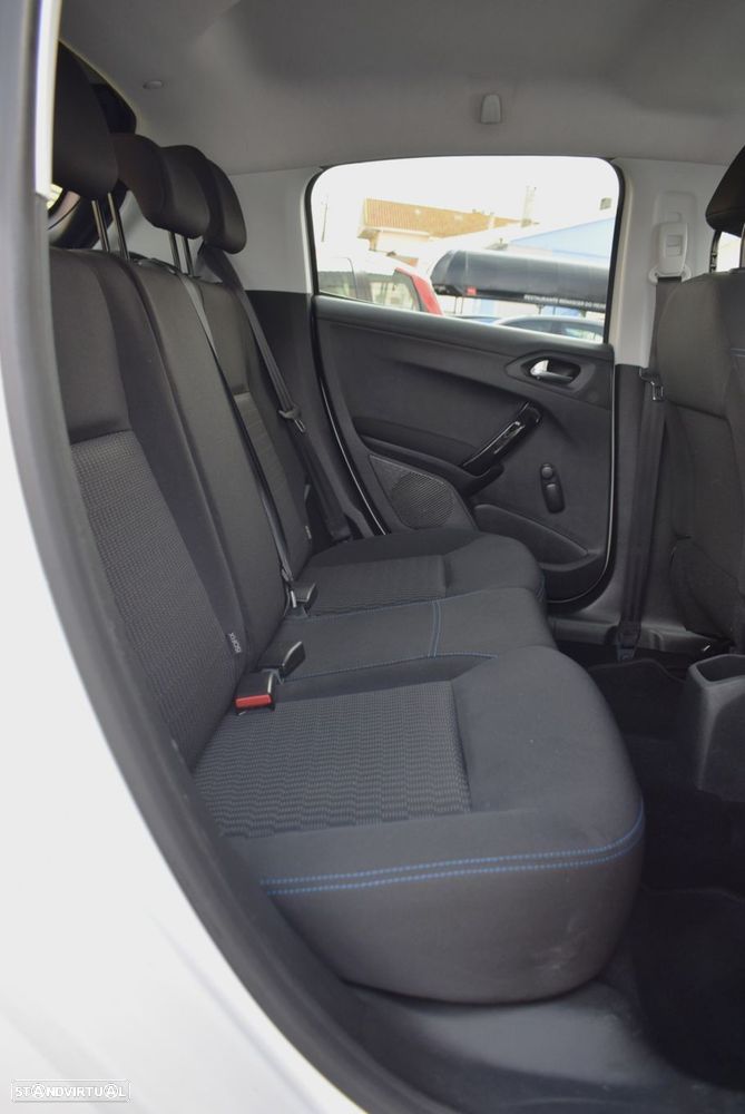 Peugeot 208 1.5 BlueHDi Signature - 9