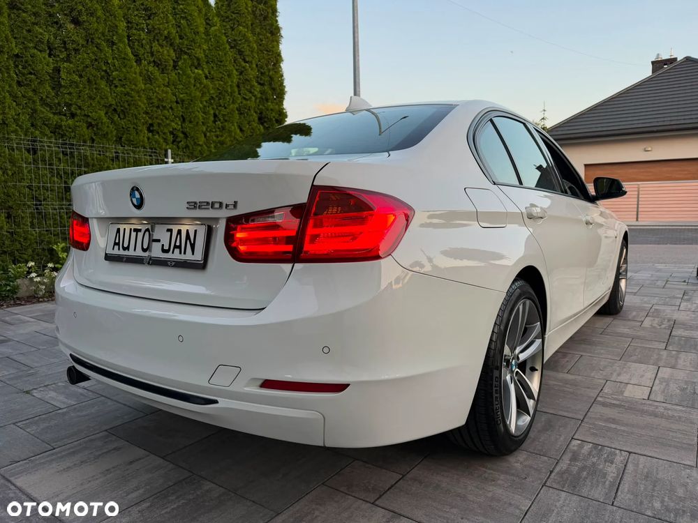 BMW Seria 3 320d DPF Edition Sport - 36