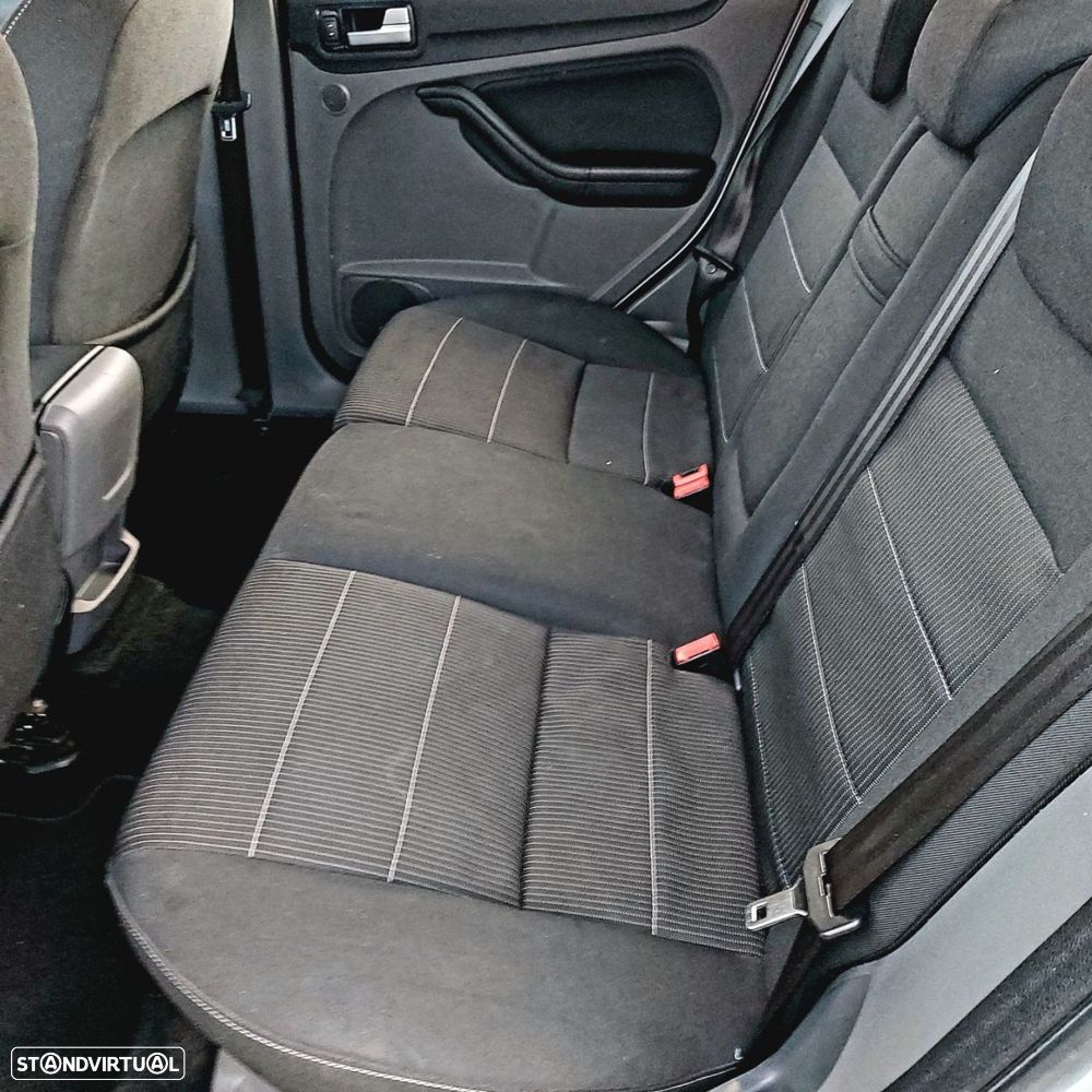 Ford Focus SW 2.0 TDCi Titanium PowerShift - 19