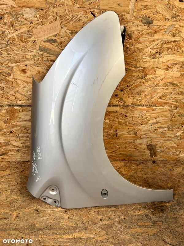 BŁOTNIK prawy CITROEN BERLINGO II 2 LIFT Kod lakieru: EZRC - 1