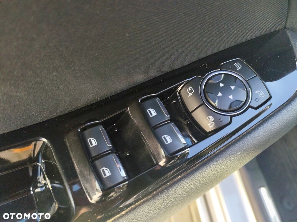 Ford S-Max - 11