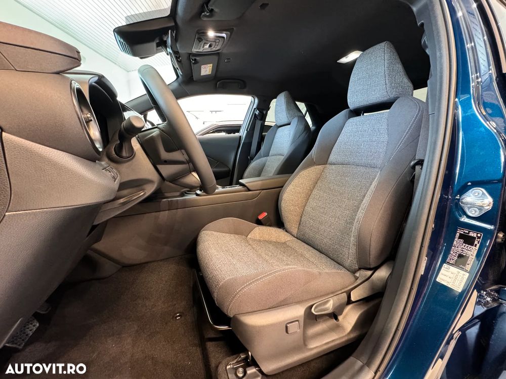 TOYOTA C-HR 2026 — imagine 23