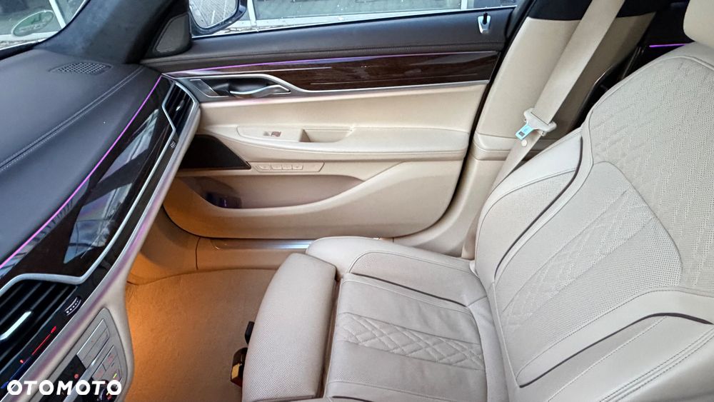 BMW Seria 7 - 34