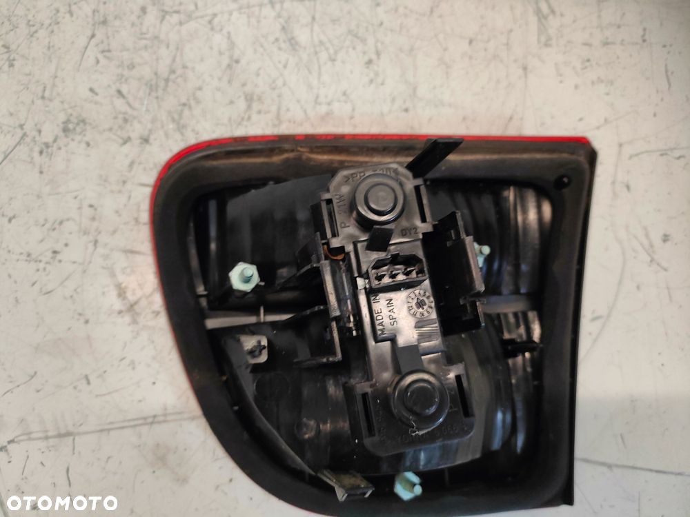 LEON I 98- LAMPA LEWY TYŁ W KLAPE - 5