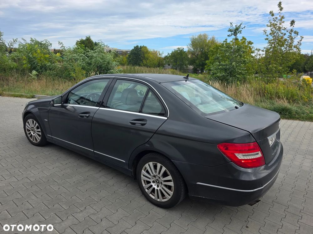 Mercedes-Benz Klasa C 180 CGI BlueEff Elegance - 18