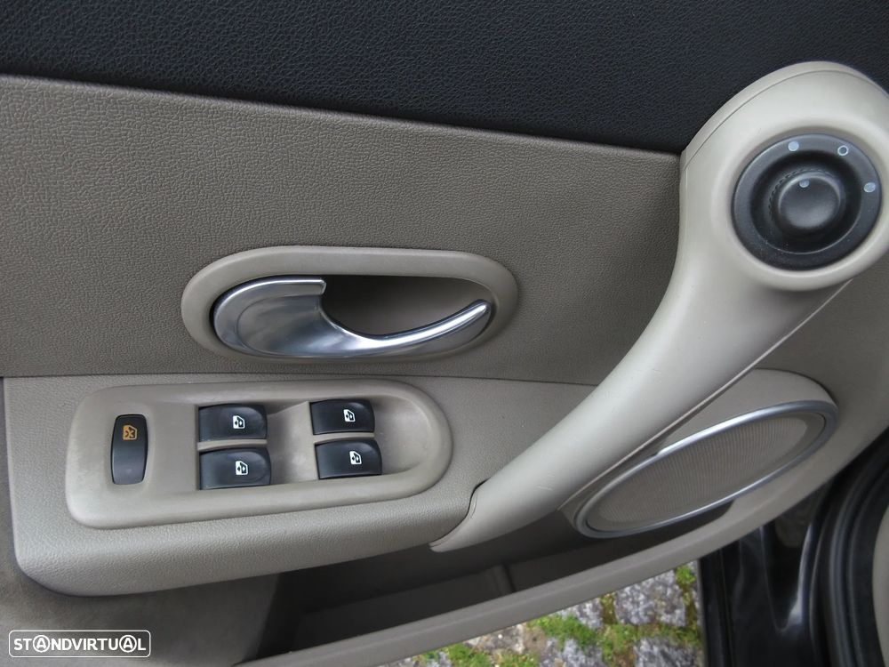 Renault Clio 1.2 16V Dynamique Luxe - 19