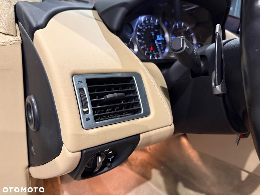 Aston Martin DB9 Standard - 24