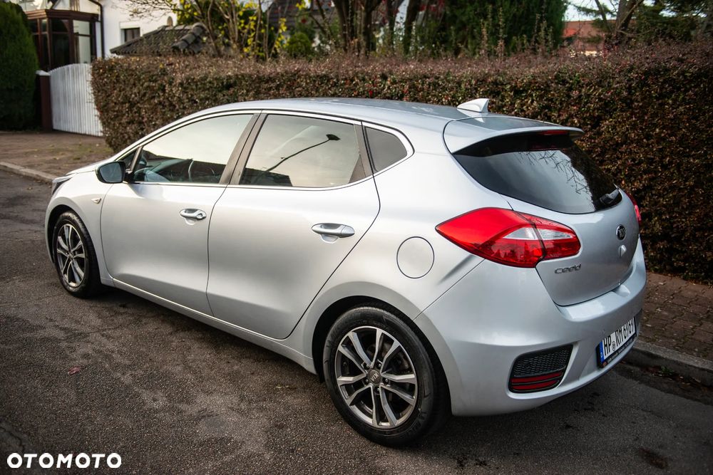Kia Ceed 1.6 GDI Dream-Team Edition - 12