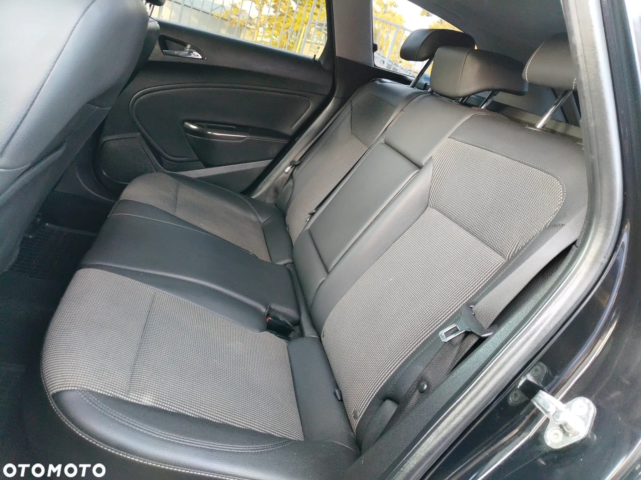 Opel Astra IV 1.4 T Essentia - 13