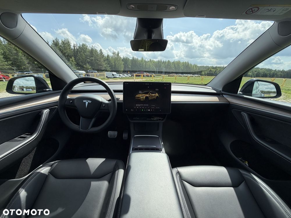 Tesla Model Y - 5
