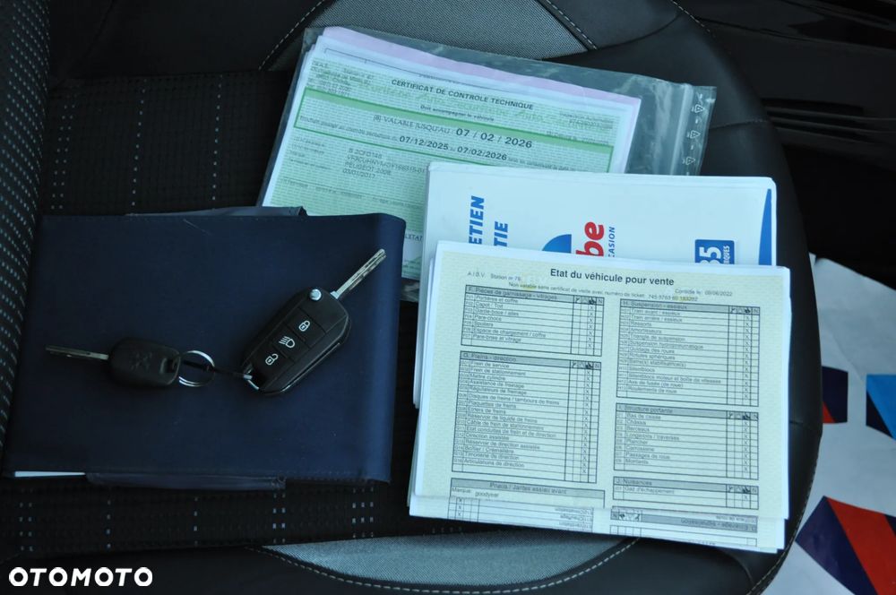 Peugeot 2008 1.2 Pure Tech Allure S&S - 29