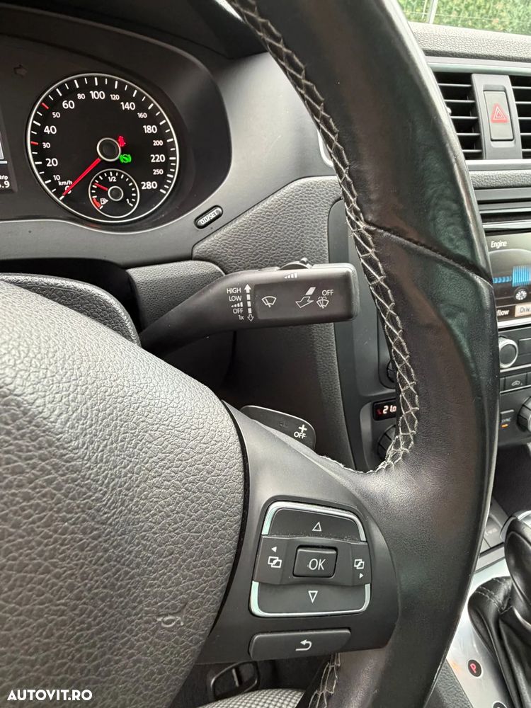 Volkswagen Jetta 1.4 DSG Highline - 12