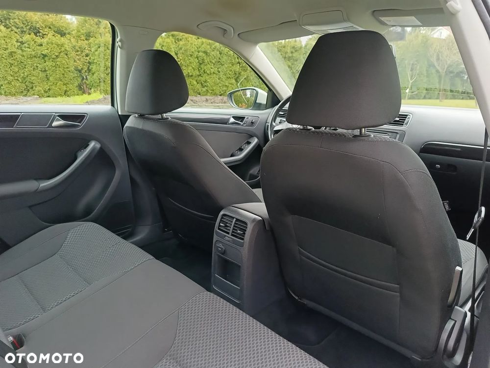 Volkswagen Jetta 1.6 TDI Blue Motion Technology Comfortline - 23