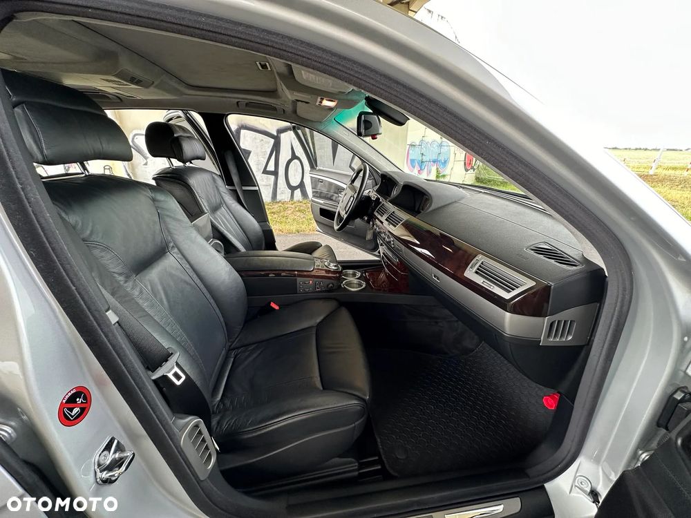 BMW Seria 7 760i L - 32