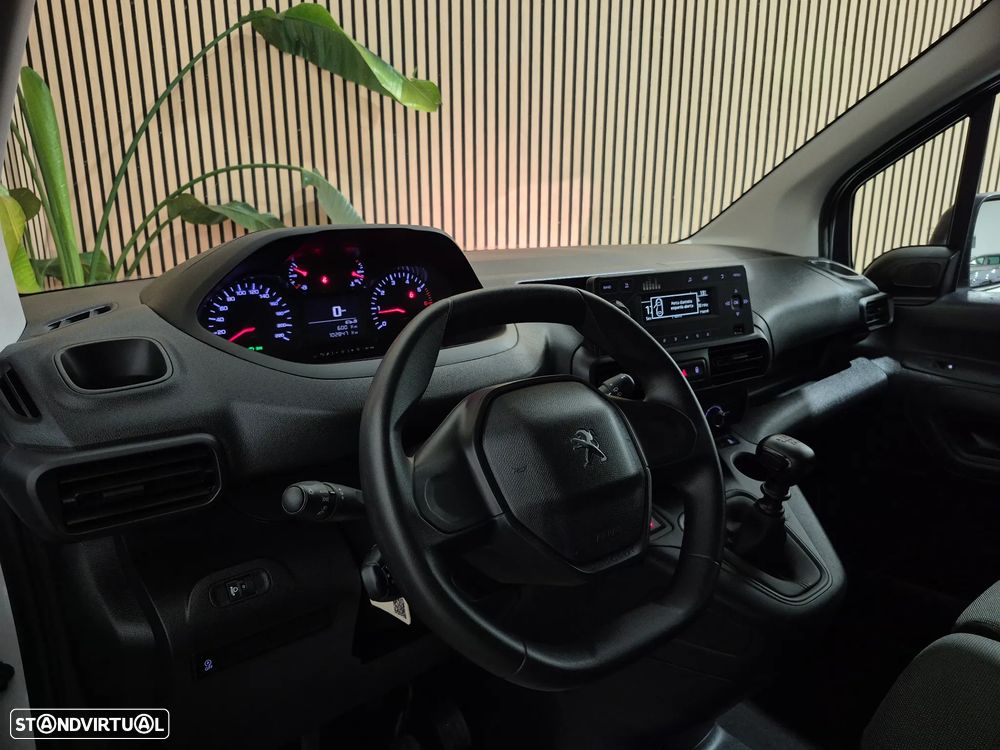 Peugeot Partner LONGA - 2023 - 100.000KM | GARANTIA | NAC - 3 LUG. - 17