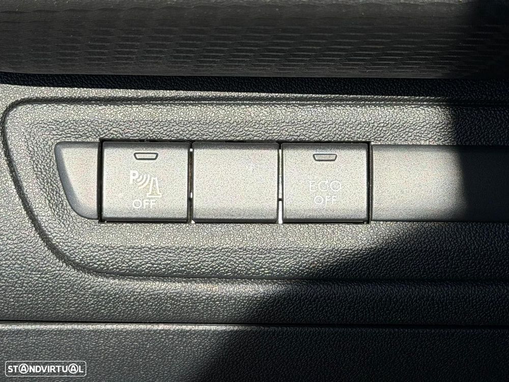 Peugeot 208 1.2 PureTech Signature - 19