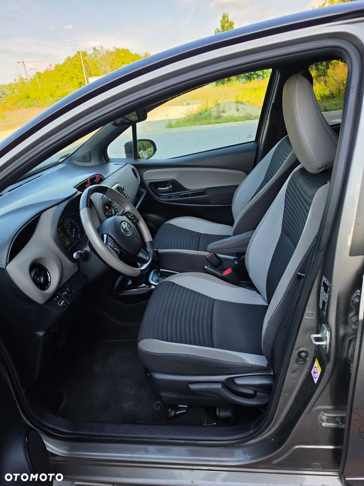 Toyota Yaris Hybrid 100 Selection Pure - 10