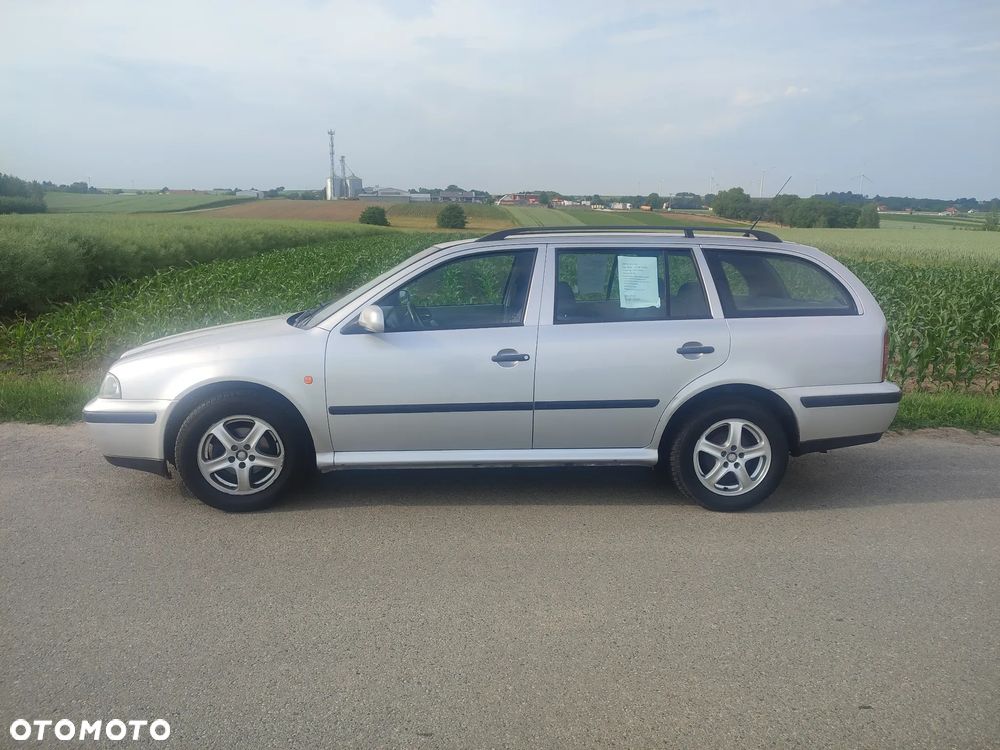 Skoda Octavia 1.6 Ambiente - 2
