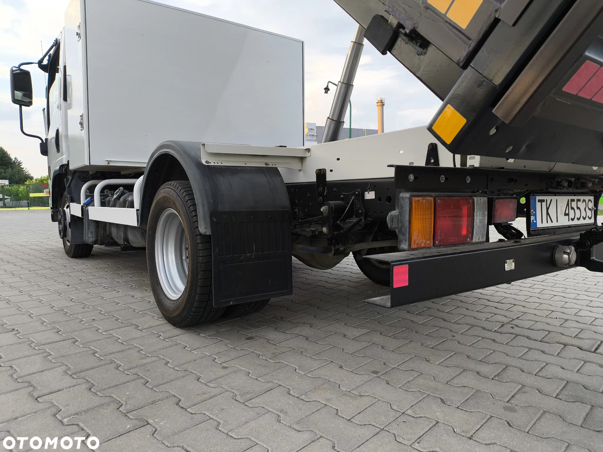 Isuzu N35 - 12