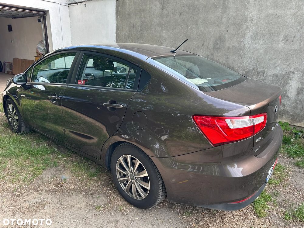 Kia Rio 1.2 L - 4