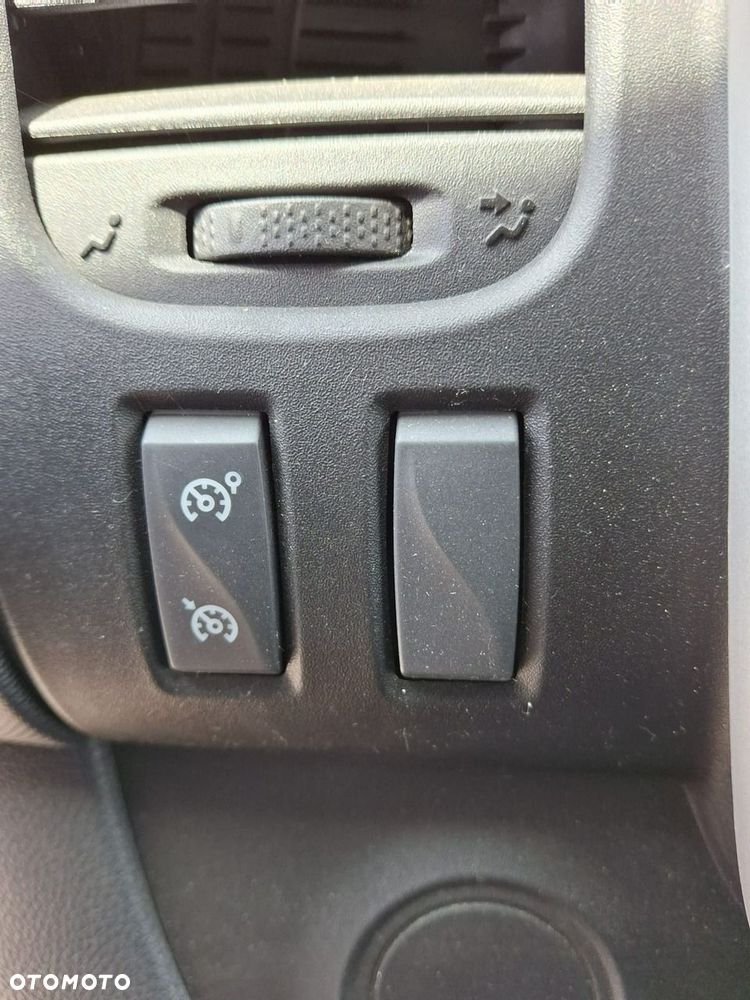 Renault Trafic - 25