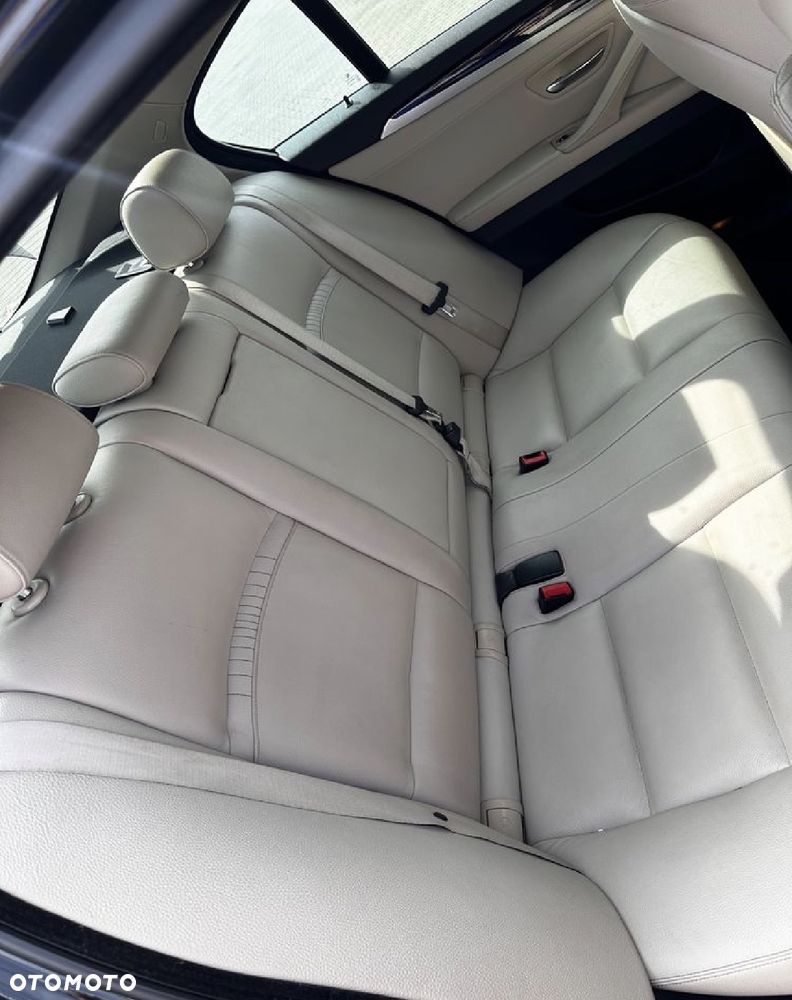 BMW Seria 5 520d xDrive - 13