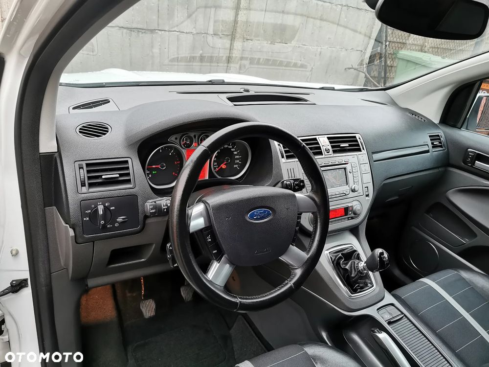 Ford Kuga 2.0 TDCi 2x4 Titanium - 24