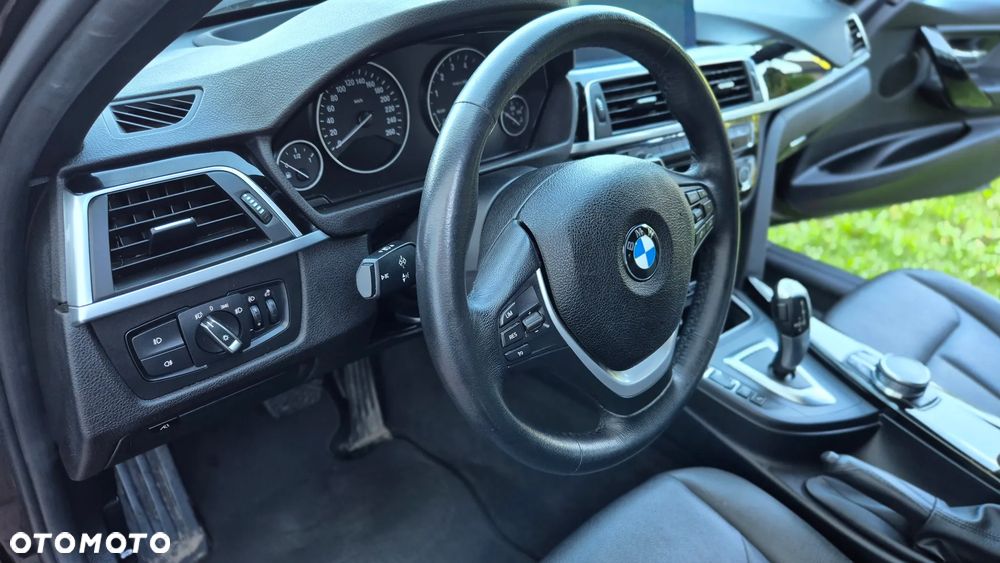 BMW Seria 3 320i xDrive Advantage sport - 19
