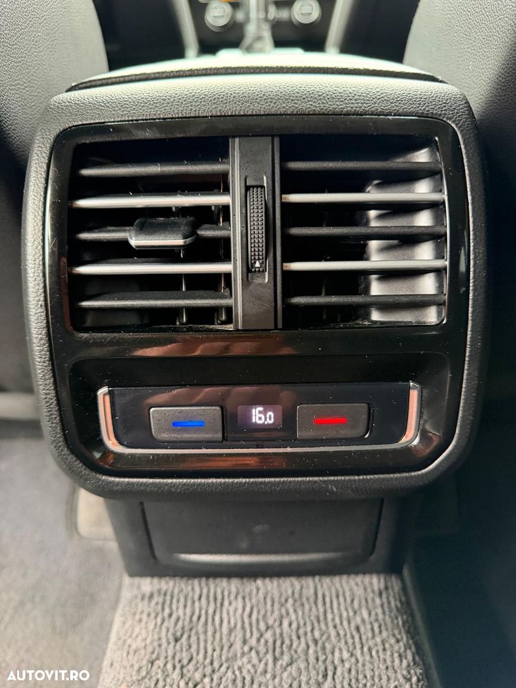 Volkswagen Passat Variant 2.0 TDI DSG Highline - 19