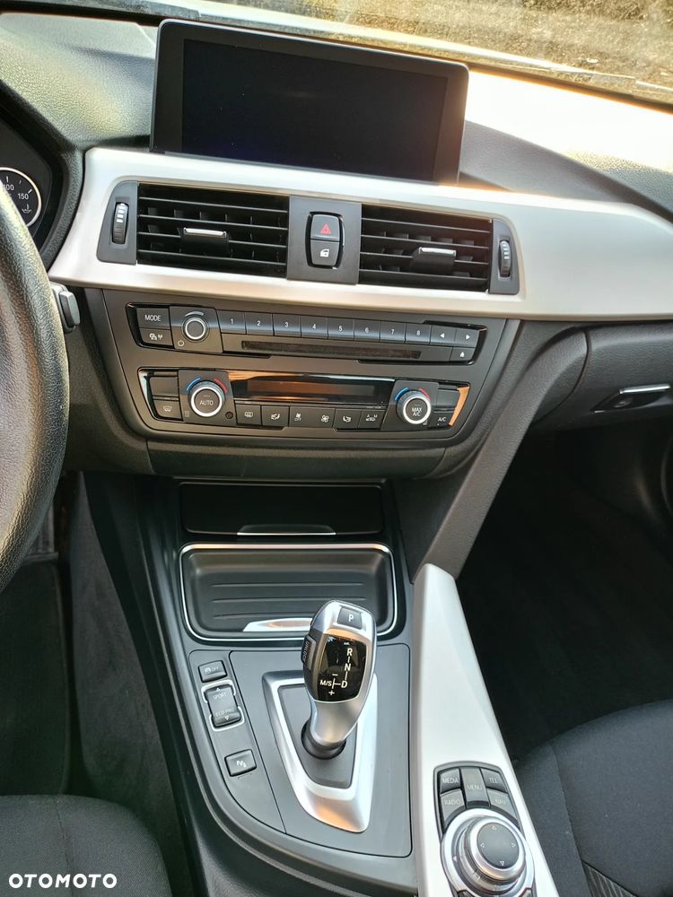 BMW Seria 3 320d Edition M Sport Shadow - 11