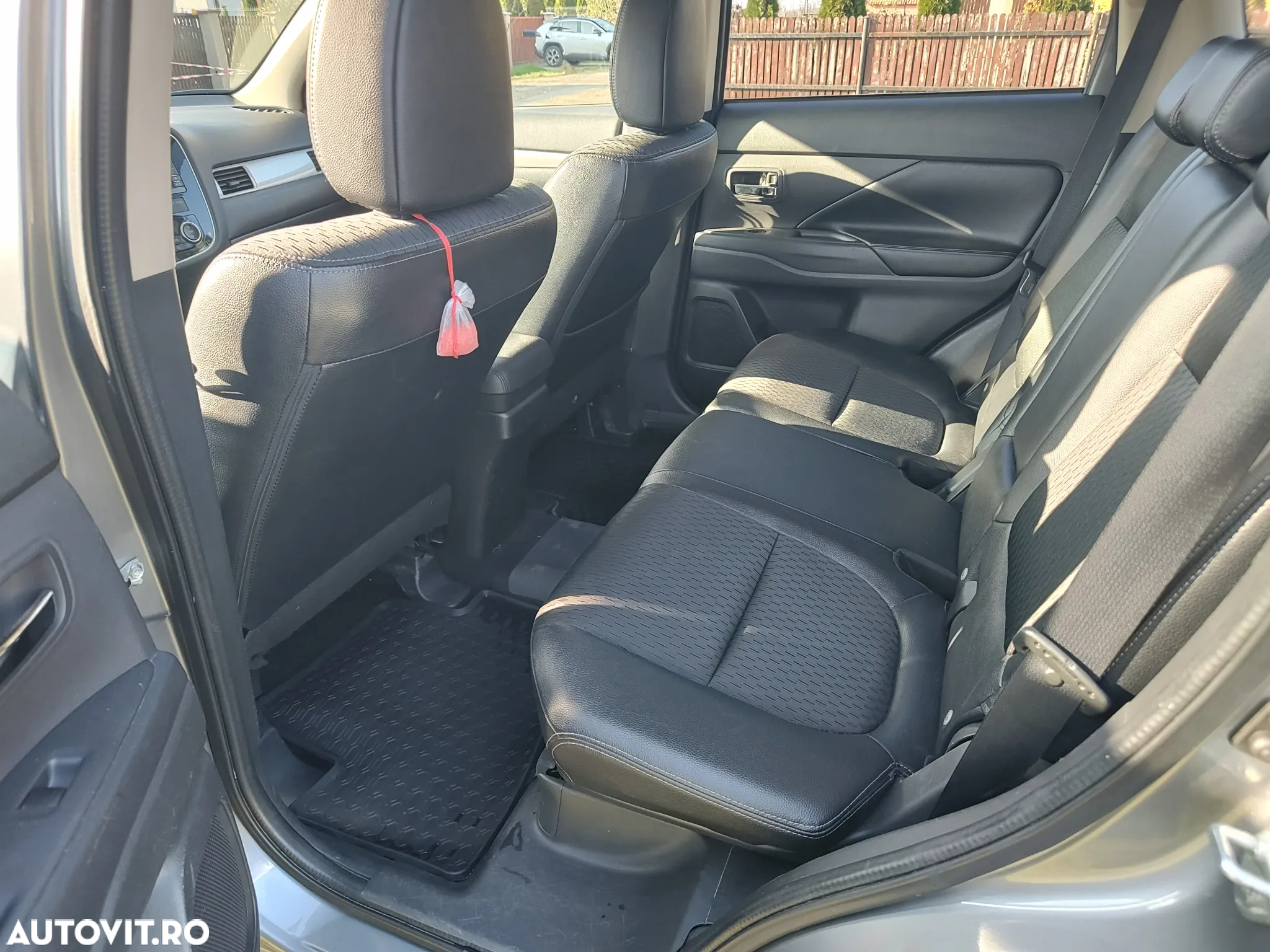 Mitsubishi Outlander 2.0 4WD Plug-In Hybrid - 14