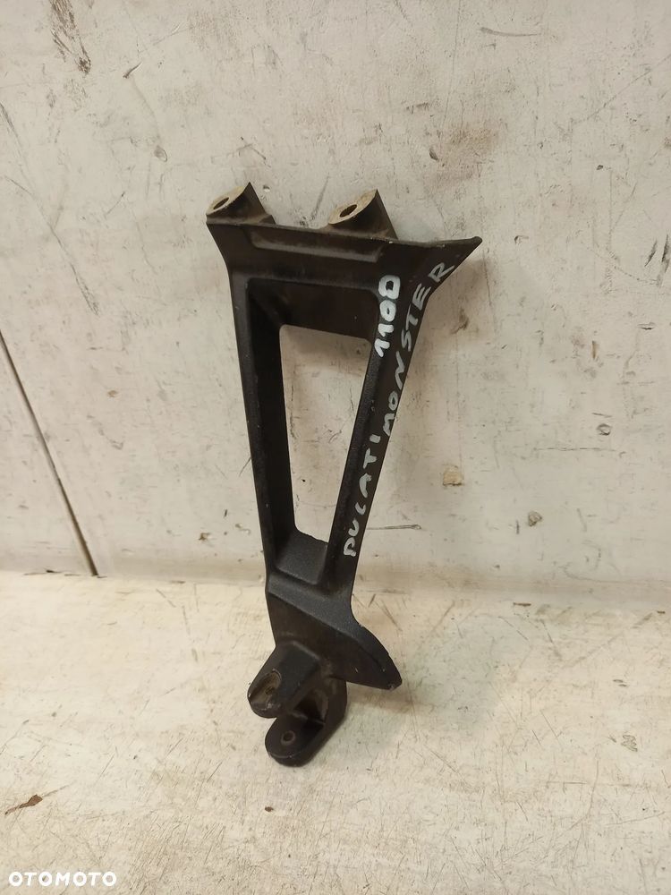 Ducati Monster 1100 Evo mocowanie wspornik podnóżka pasażera tyl lewy - 1