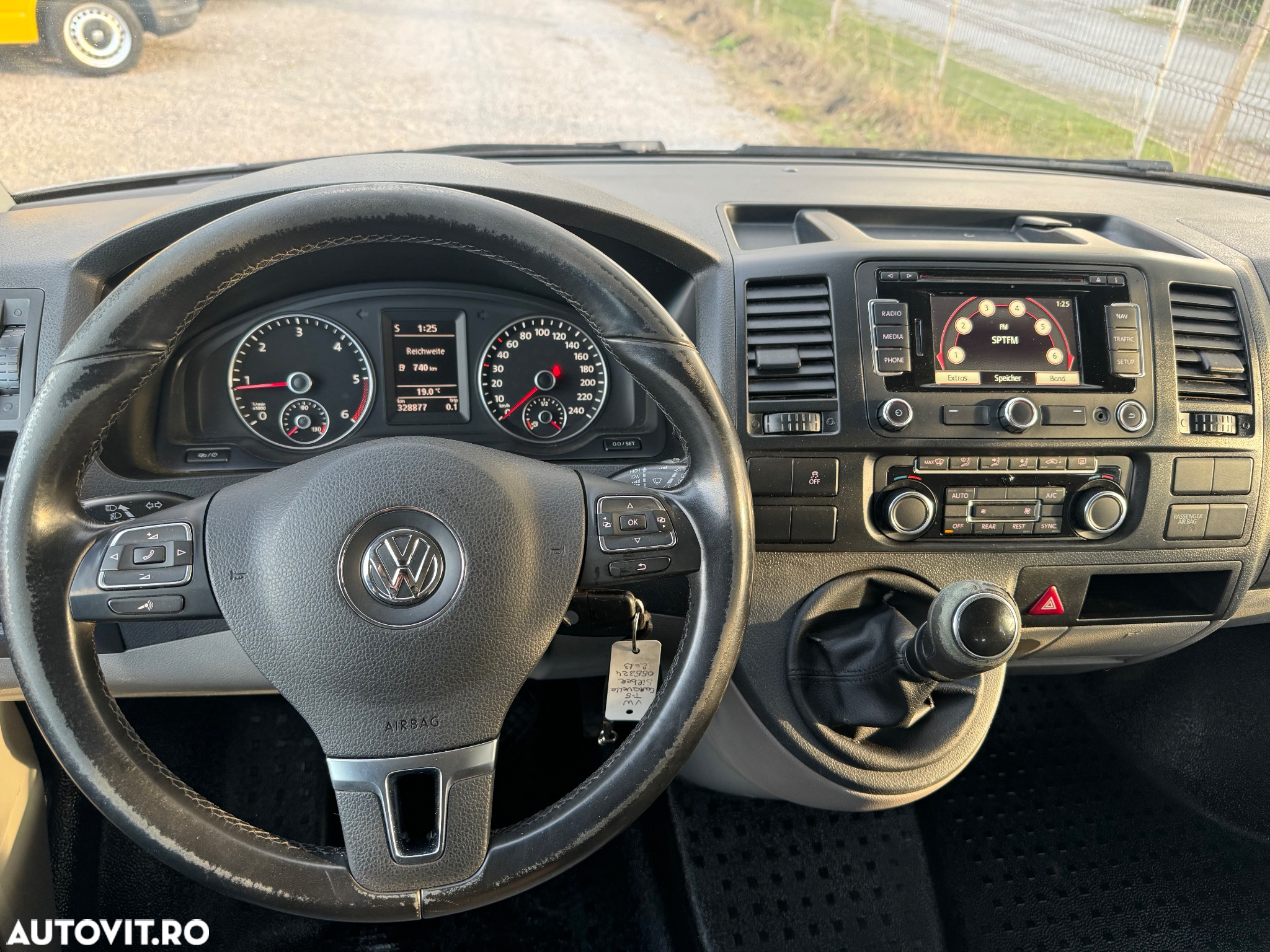 Volkswagen Caravelle - 22