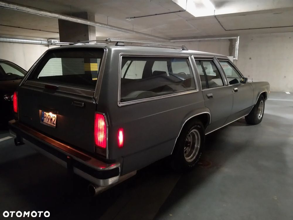 Ford Crown - 9