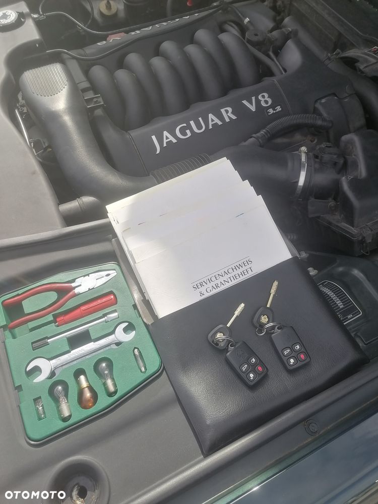 Jaguar XJ - 8