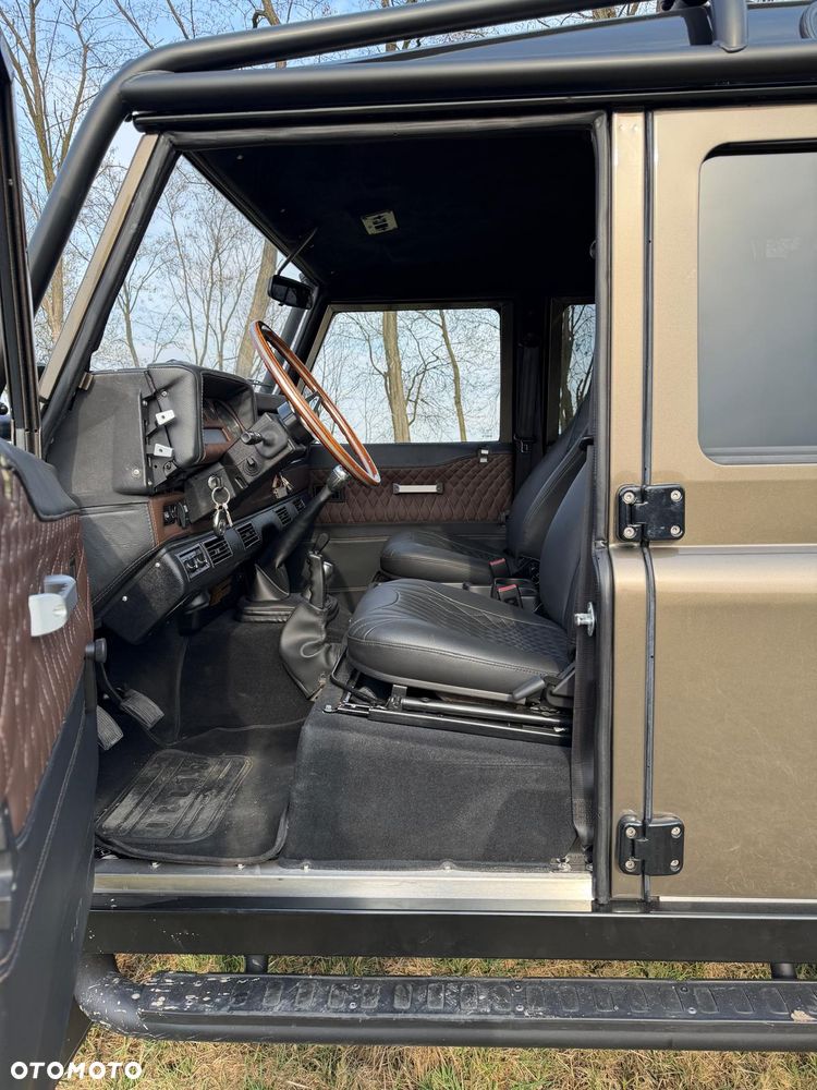 Land Rover Defender - 28