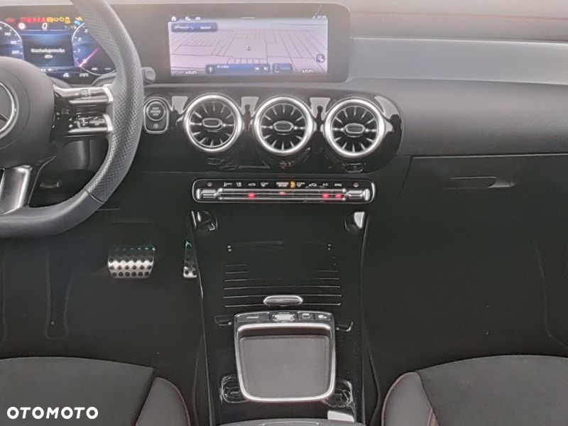 Mercedes-Benz CLA 220 7G-DCT AMG Line - 11