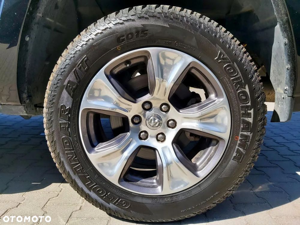 RAM 1500 Crew Cab Shortbed Laramie - 14