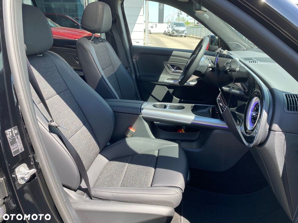 Mercedes-Benz GLB - 24
