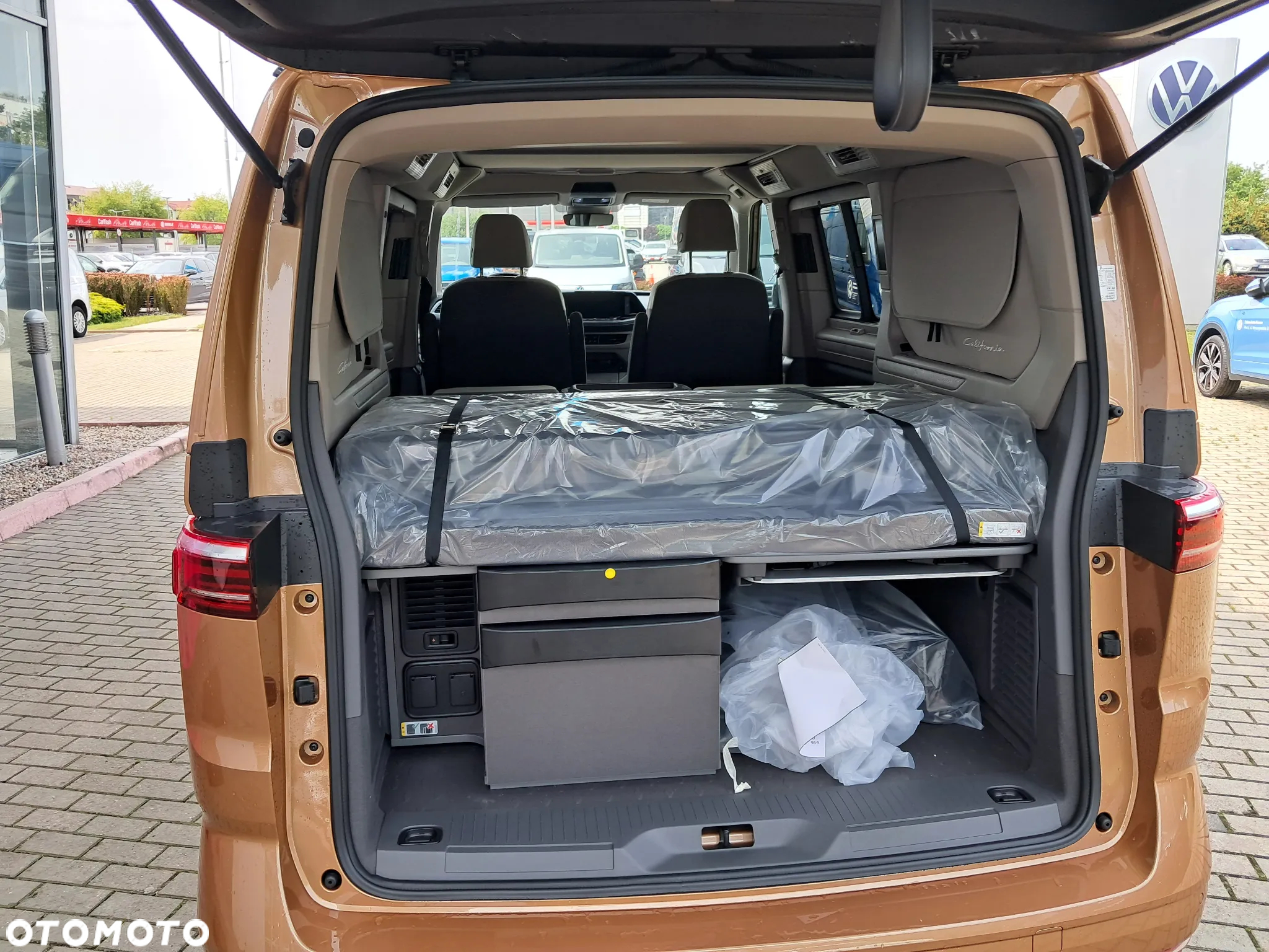 Volkswagen Multivan - 12