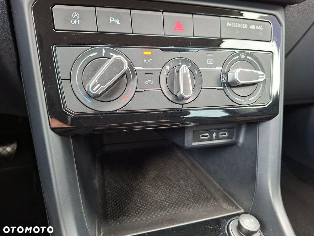 Volkswagen T-Cross - 19
