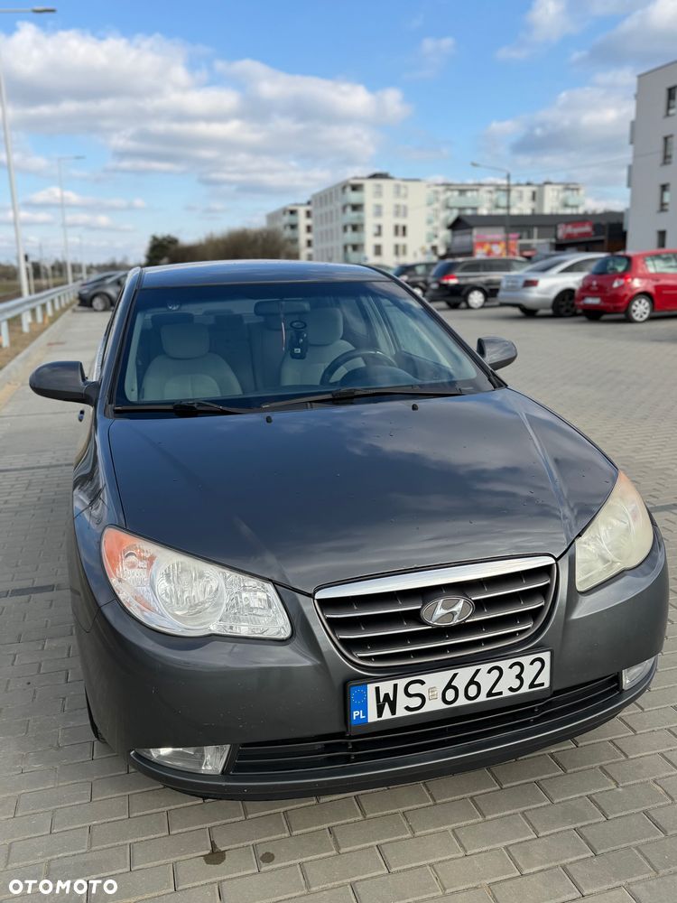 Hyundai Elantra - 1