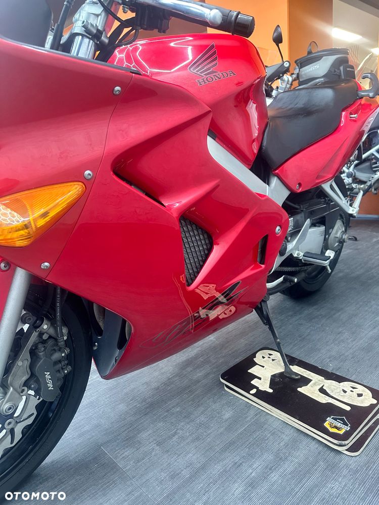 Honda VFR - 16