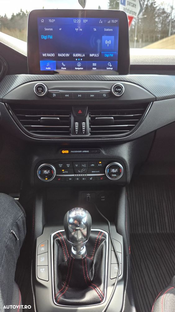 Ford Focus 1.5 EcoBoost ST-Line - 14