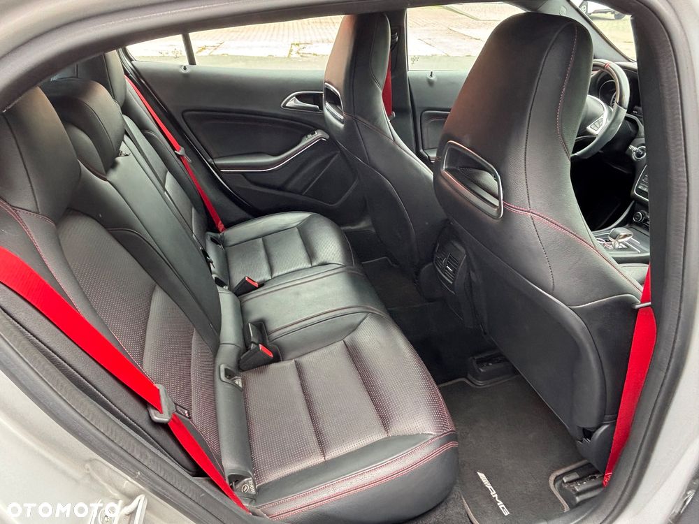 Mercedes-Benz GLA AMG 45 4Matic AMG Speedshift 7G-DCT - 24